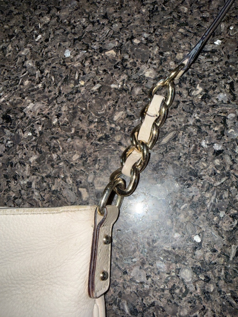 Kate Spade New York Off White Chain Detail Zip Top Leather Crossbody Bag - Picture 5 of 8